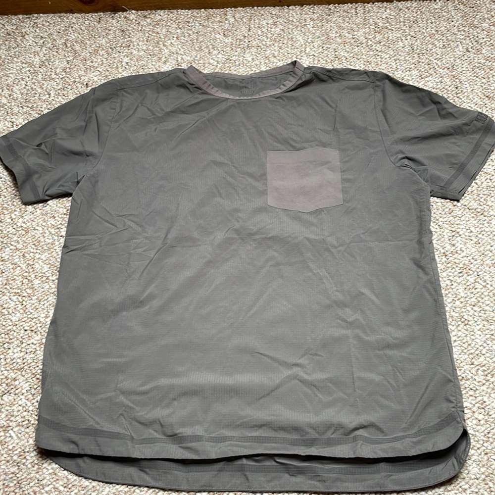 Topo Designs tech grid tee, size m in grey